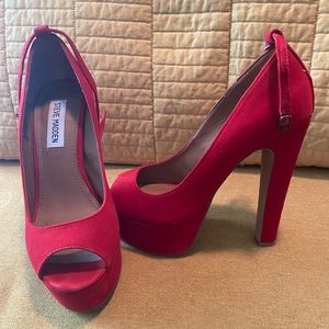 Steve Madden Deviate size 7. Bright red velvet material
